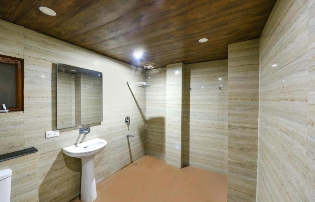 The Western Heights I Serviced Apartments I Pvt Balcony I Lift I Peacefull Area I Family Accomodation I Kasauli I By Exotic Stays Eksteriør billede