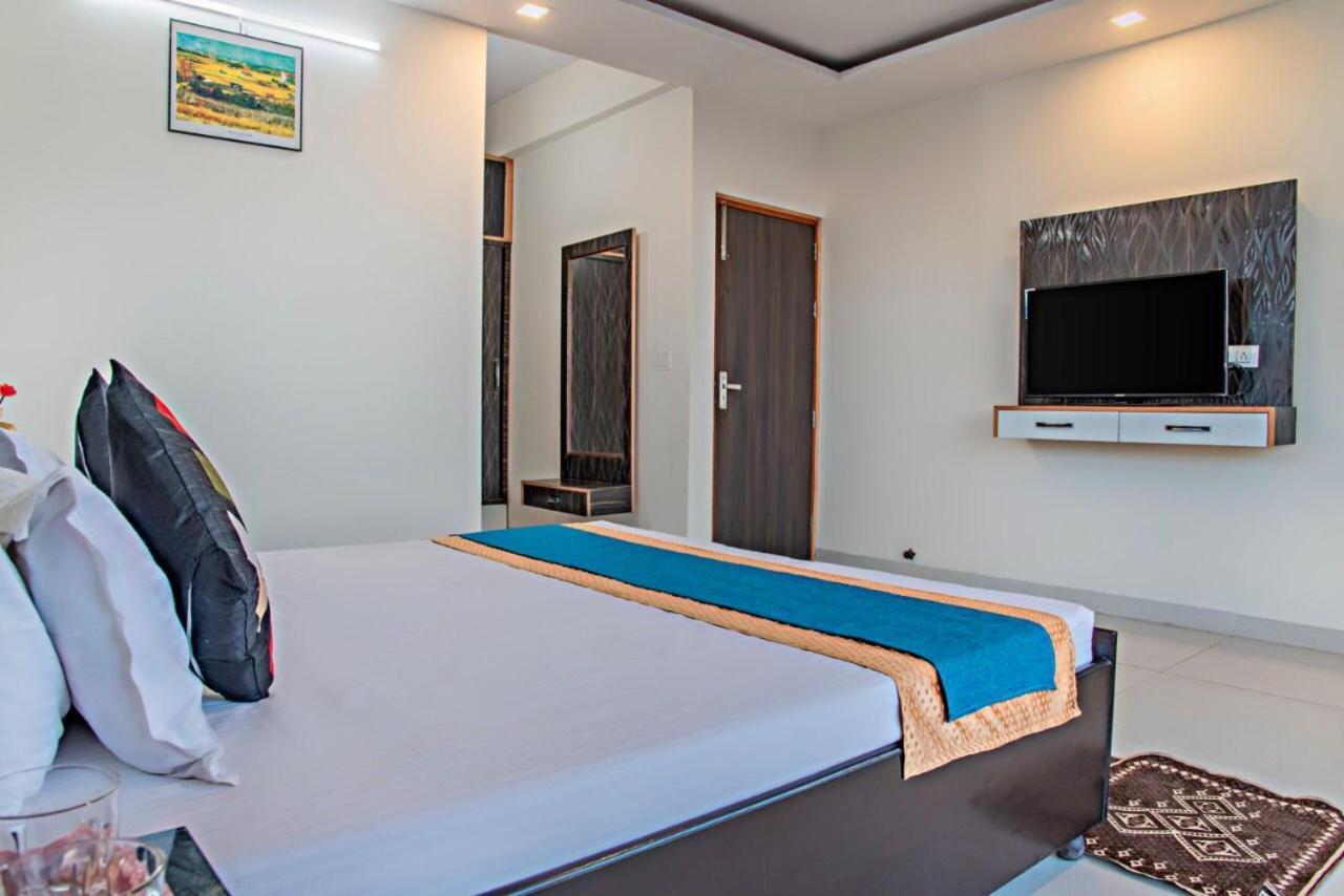 The Western Heights I Serviced Apartments I Pvt Balcony I Lift I Peacefull Area I Family Accomodation I Kasauli I By Exotic Stays Eksteriør billede