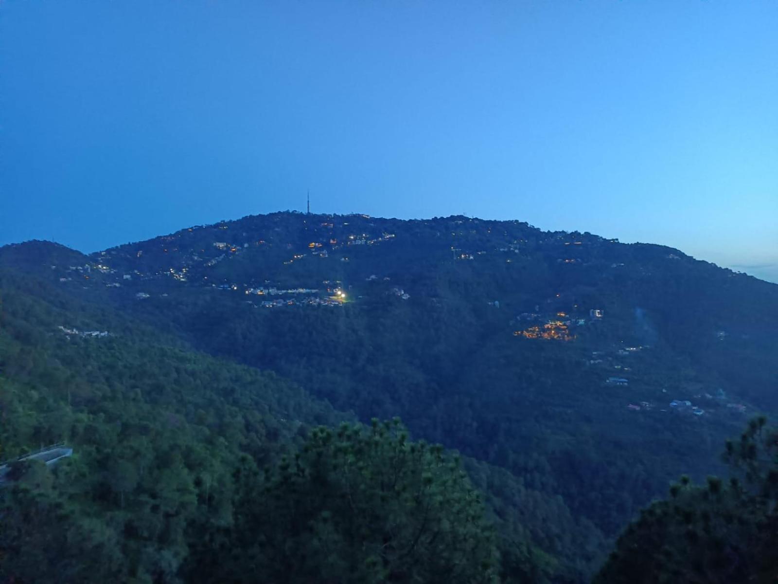 The Western Heights I Serviced Apartments I Pvt Balcony I Lift I Peacefull Area I Family Accomodation I Kasauli I By Exotic Stays Eksteriør billede